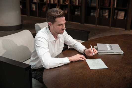 E Ink Tablet for Research Interviews: Interview Guides, Field Notes and Follow-Up